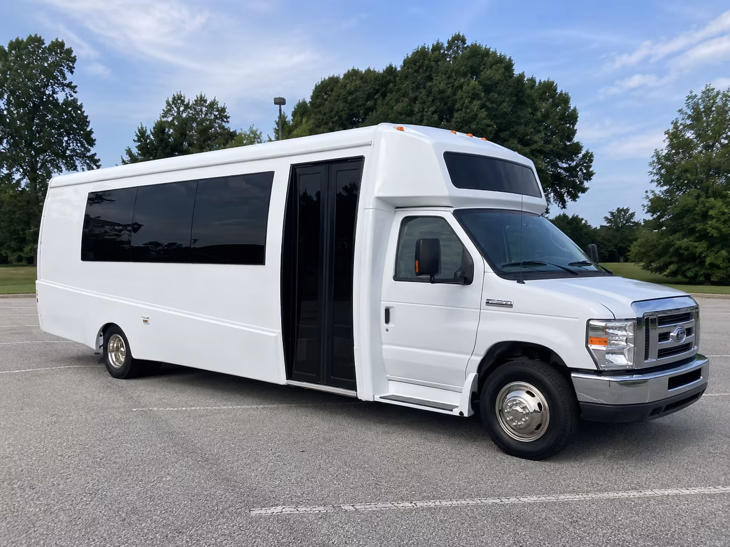 delano 18 passenger party bus